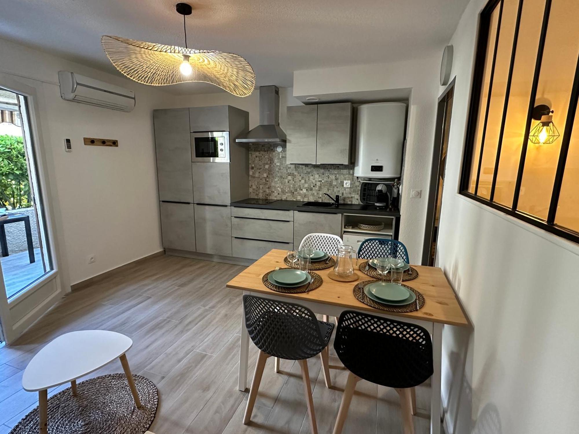 Climatise Avec Et Parking Privatif Locations Vld Camargue Apartment